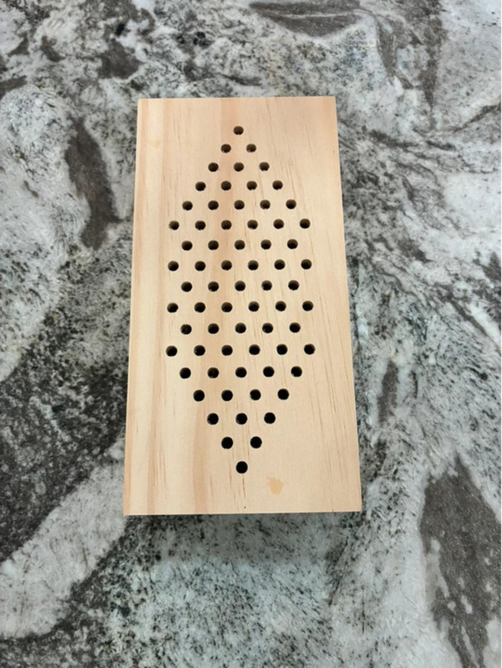 Peg jumping game